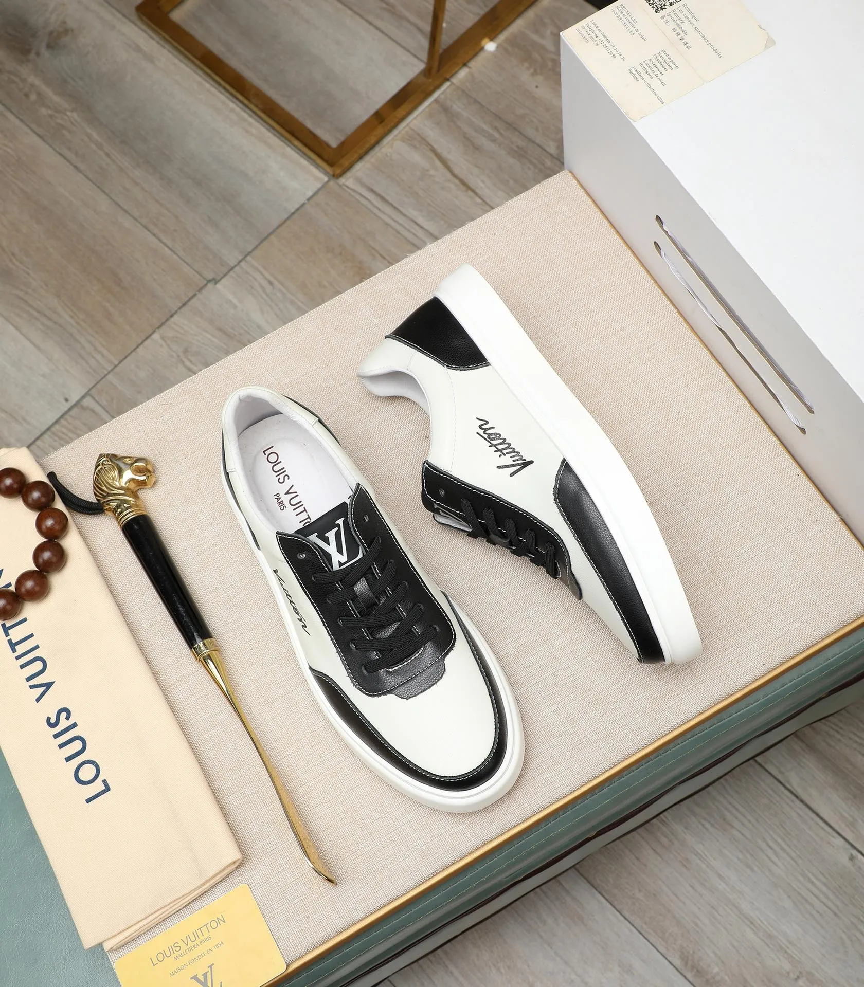 Men's shoes 💰440📛📛【LOUIS VUITTON】Louis Vuitton 2024 official website synchronized new products 👟Milan fashion catwalk style 🇰🇾🇰🇾LV family logo, celebrity style, a must-have for fashionistas ⚠️First-layer calfskin ➕Genuine leather lining ➕Official website original version special outsole 👞Number 38-44